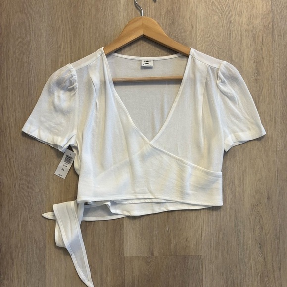 BNWT Aritzia Sunday Best Olson Top in
White - Picture 2 of 11